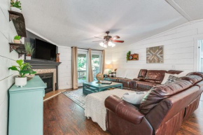 Upscale Lake Texoma Vacation Home 1 Mi to Marina!